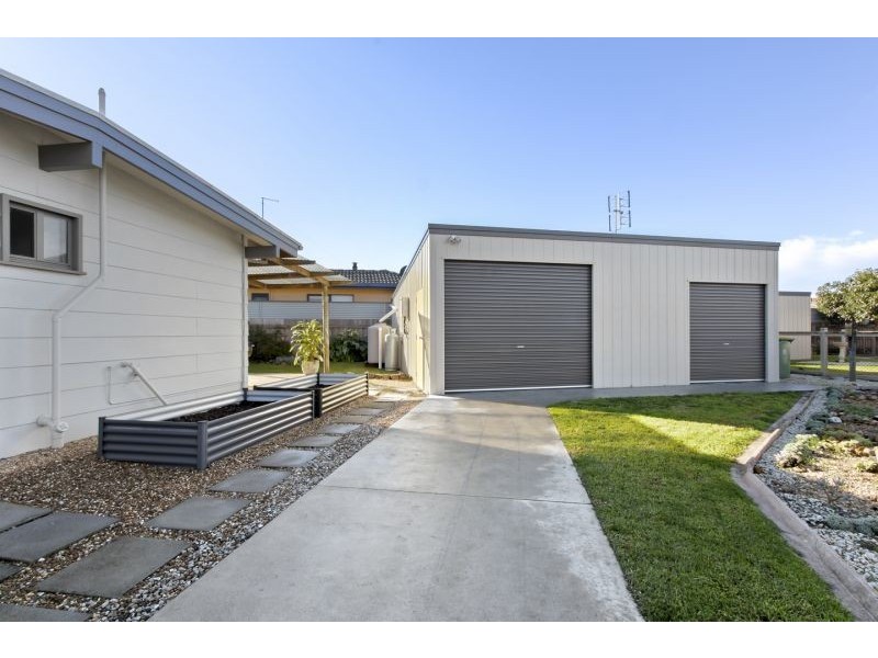 6b Bills Street, Lakes Entrance VIC 3909