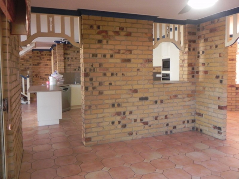 28 Aimee Drive, Urangan QLD 4655