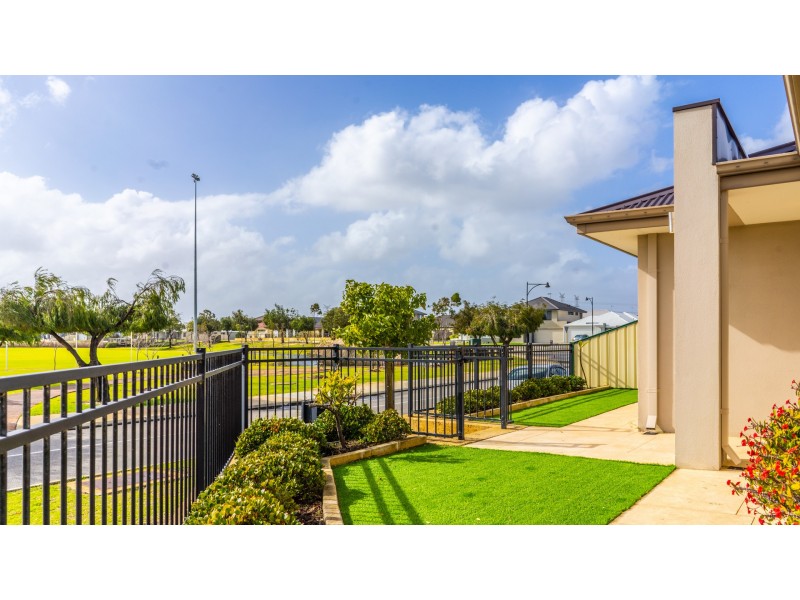 90 Macquarie Blvd, Hammond Park WA 6164
