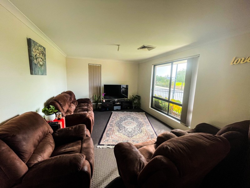 90 Macquarie Blvd, Hammond Park WA 6164