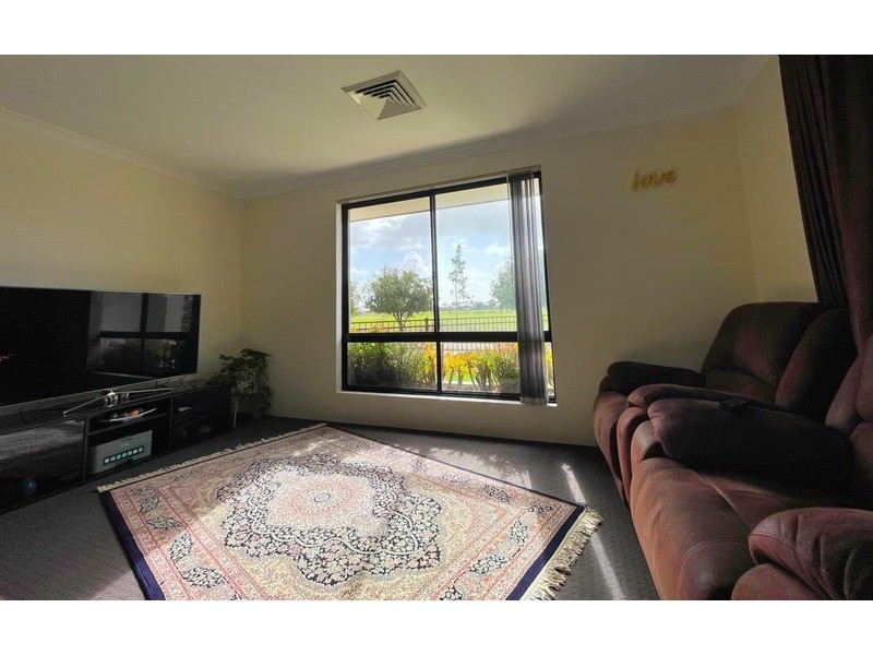 90 Macquarie Blvd, Hammond Park WA 6164