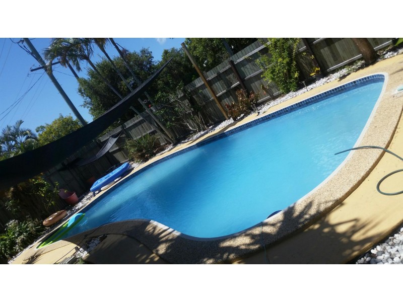 2-4 Mylne Court, Torquay QLD 4655