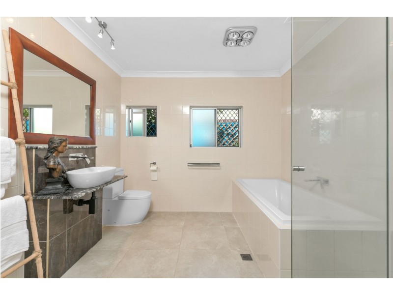9 Mermaid Close, Bentley Park QLD 4869