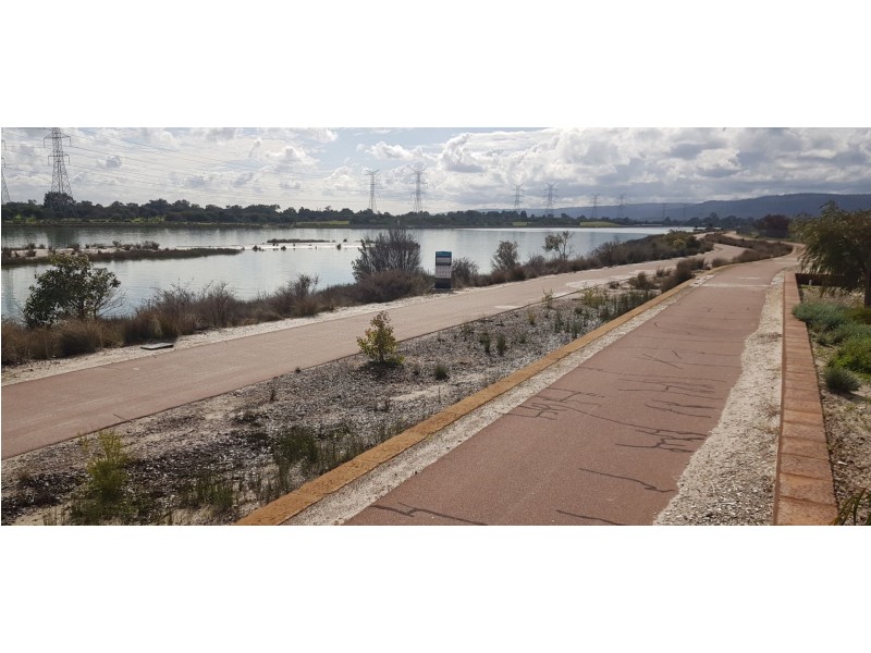 4 Kurrajong Way, Camillo WA 6111