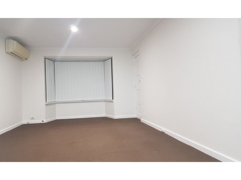 4 Kurrajong Way, Camillo WA 6111