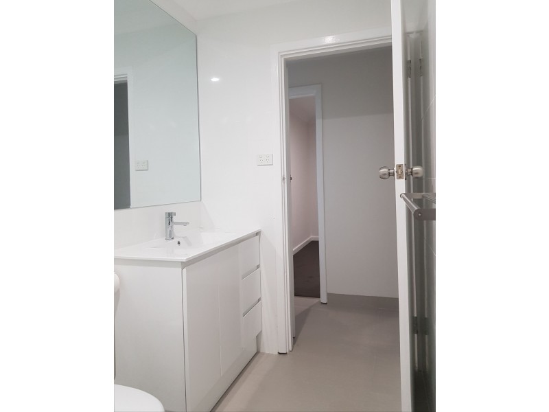 4 Kurrajong Way, Camillo WA 6111