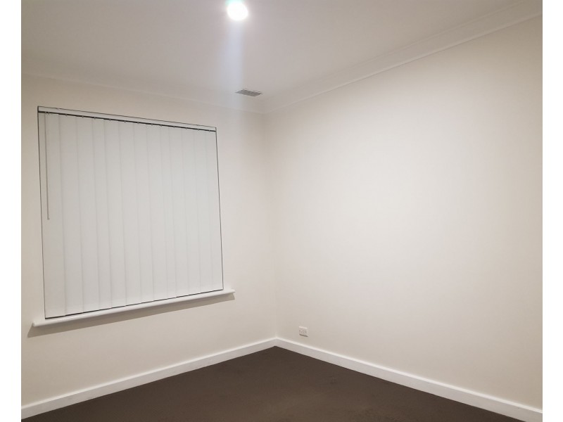 4 Kurrajong Way, Camillo WA 6111