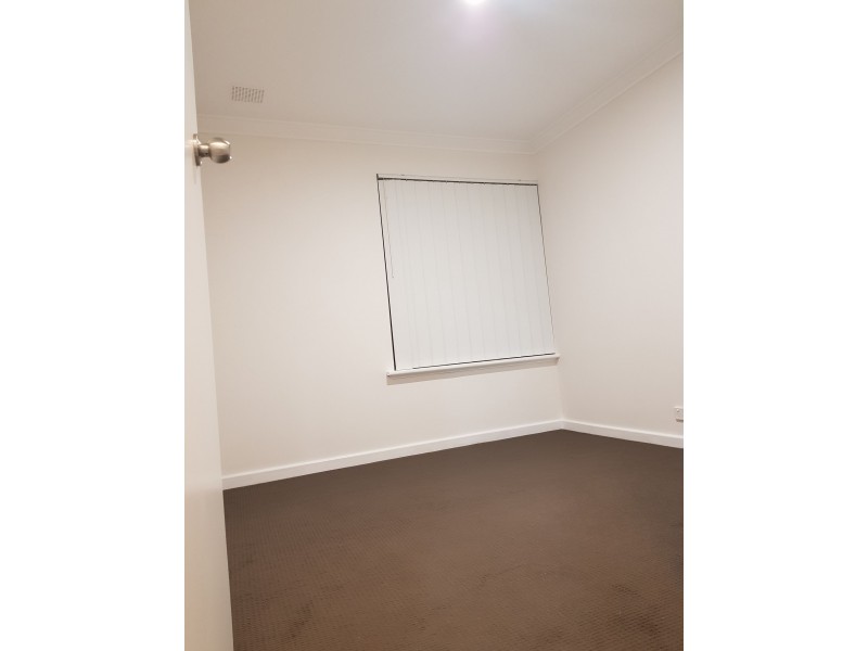 4 Kurrajong Way, Camillo WA 6111