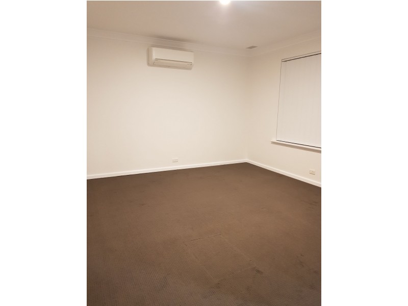 4 Kurrajong Way, Camillo WA 6111