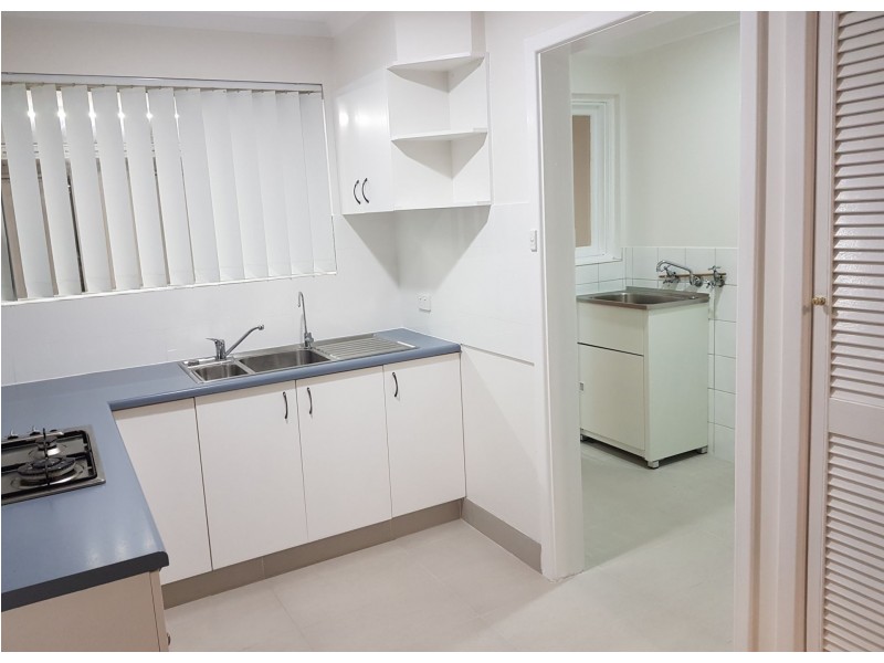 4 Kurrajong Way, Camillo WA 6111