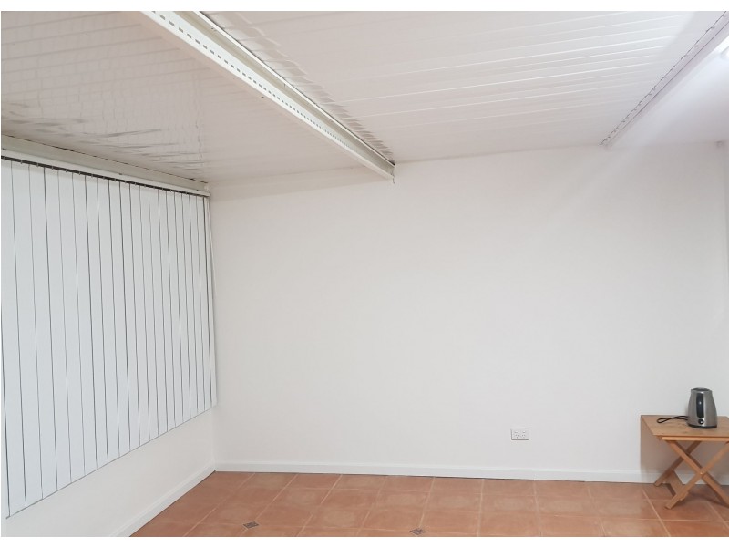 4 Kurrajong Way, Camillo WA 6111