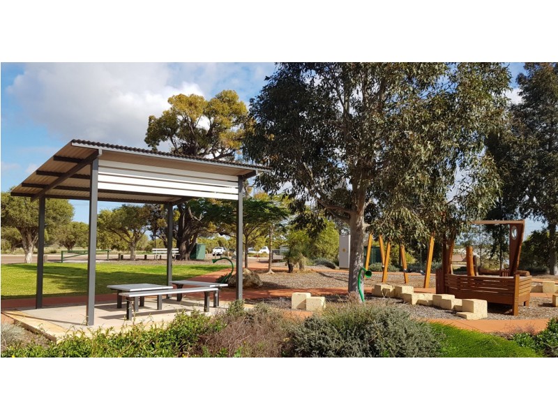 4 Kurrajong Way, Camillo WA 6111