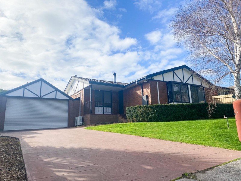 11 Highton Close, Hampton Park VIC 3976