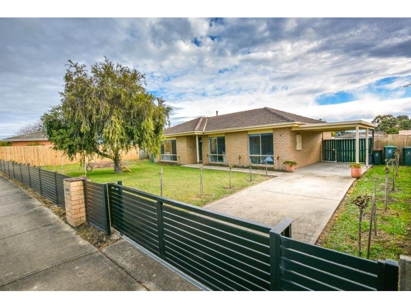 51 Dinwoodie Drive, Newborough VIC 3825
