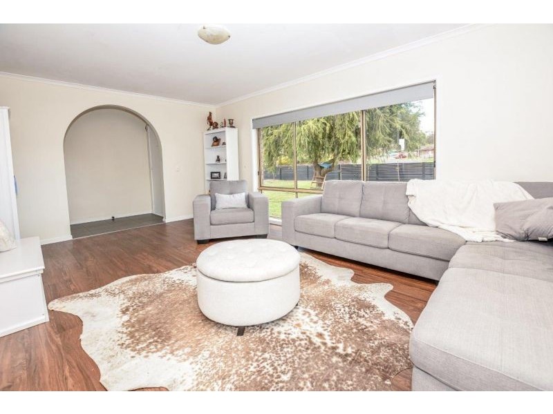 51 Dinwoodie Drive, Newborough VIC 3825