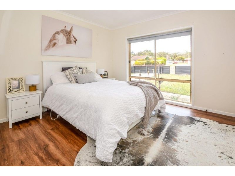 51 Dinwoodie Drive, Newborough VIC 3825