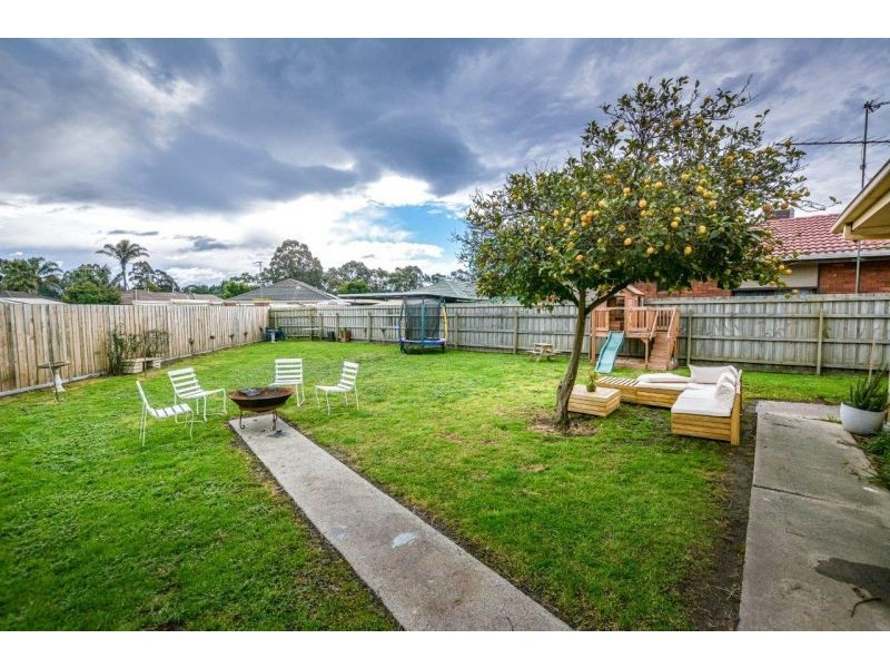 51 Dinwoodie Drive, Newborough VIC 3825