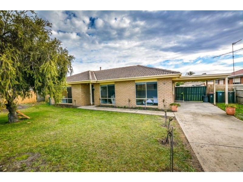 51 Dinwoodie Drive, Newborough VIC 3825