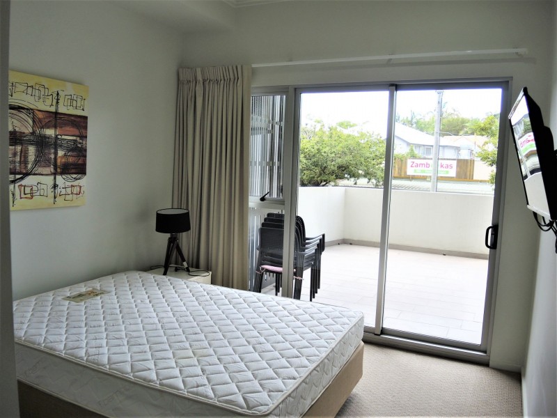 4/2 Laurence St, St Lucia QLD 4067