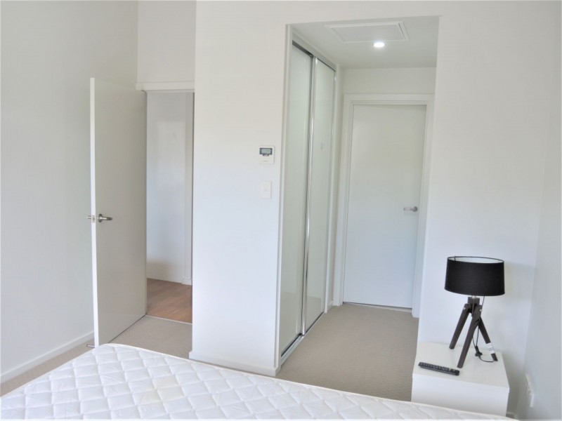 4/2 Laurence St, St Lucia QLD 4067