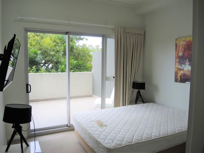 4/2 Laurence St, St Lucia QLD 4067