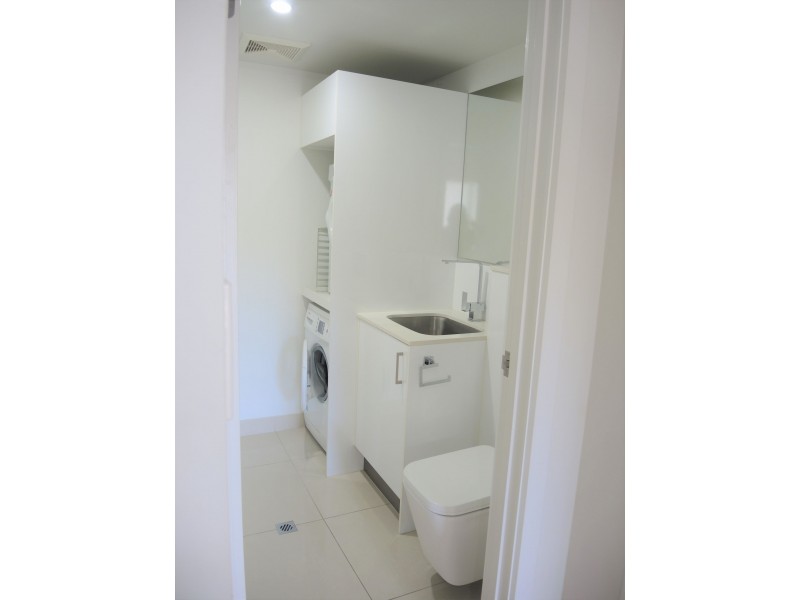 4/2 Laurence St, St Lucia QLD 4067