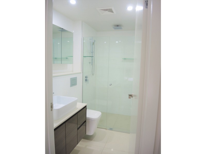 4/2 Laurence St, St Lucia QLD 4067