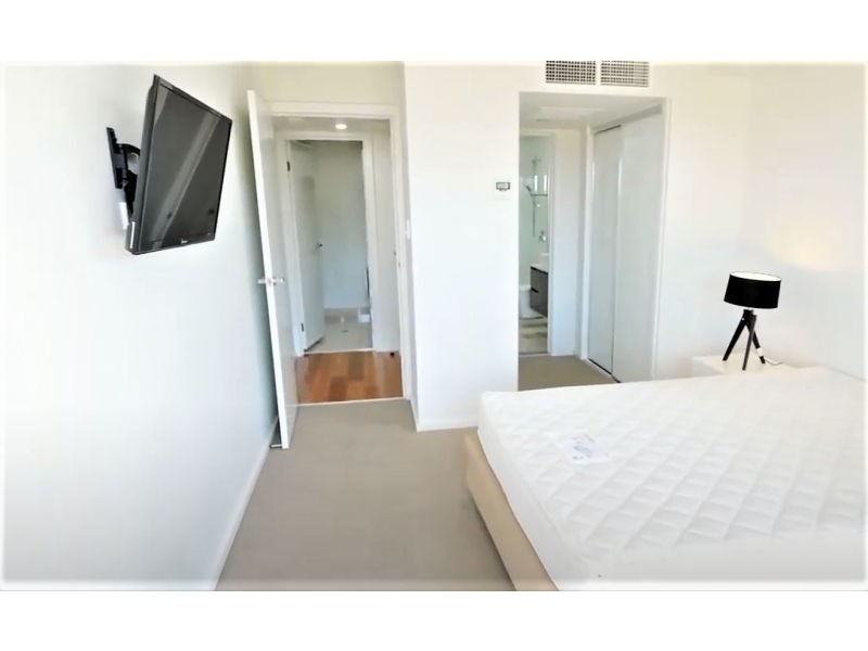 4/2 Laurence St, St Lucia QLD 4067