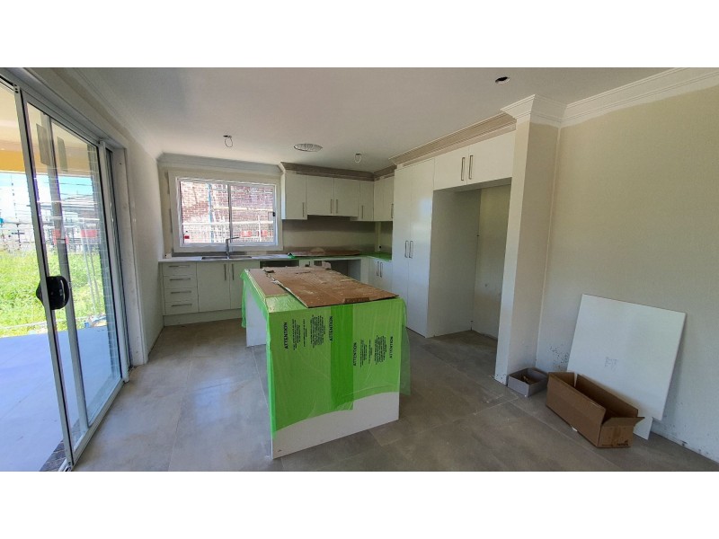 32 Chinnocks Avenue, Campbelltown NSW 2560