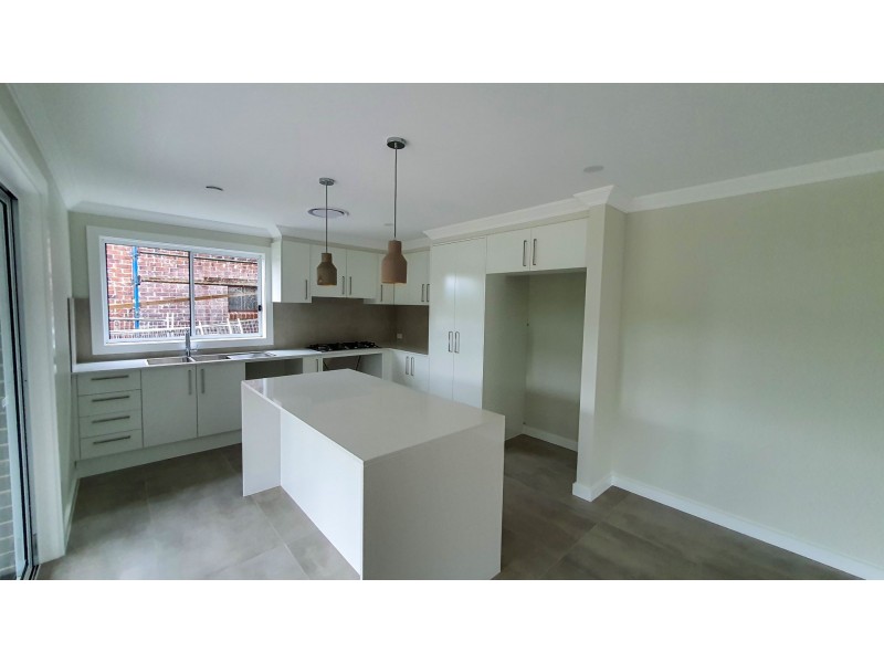 32 Chinnocks Avenue, Campbelltown NSW 2560