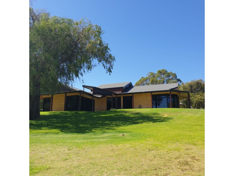 14 Fletcher crt, Leschenault WA 6233