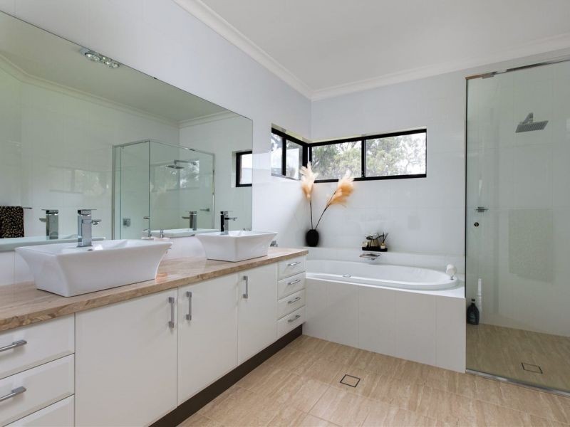 14 Fletcher crt, Leschenault WA 6233