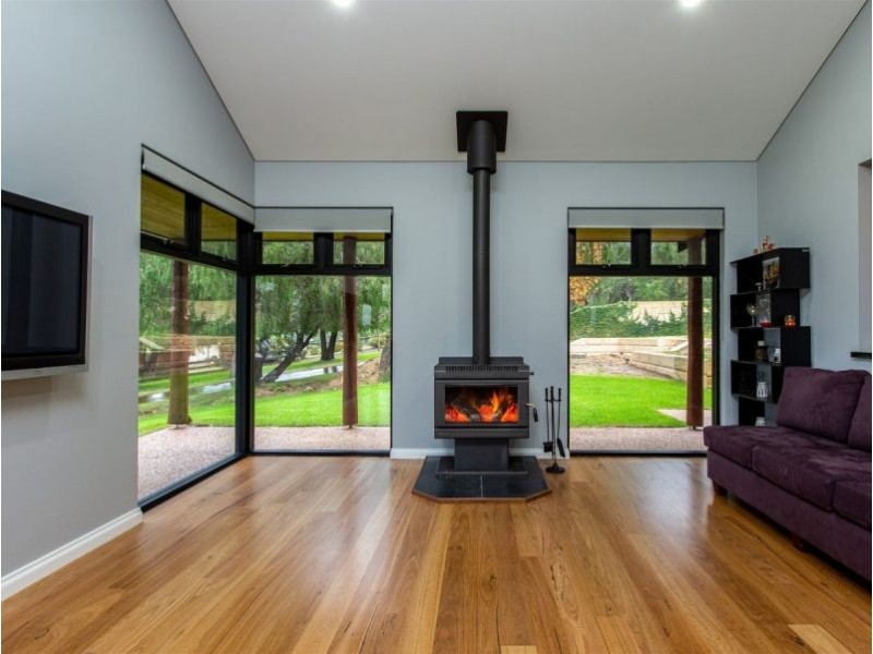 14 Fletcher crt, Leschenault WA 6233