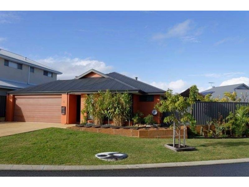 4 Gippsland Way, Banksia Grove WA 6031
