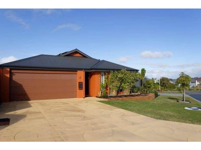 4 Gippsland Way, Banksia Grove WA 6031