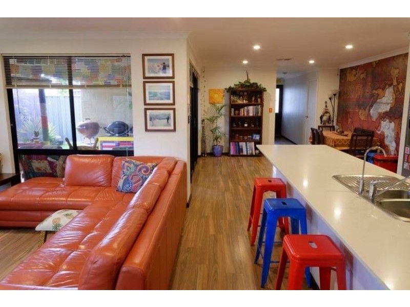 4 Gippsland Way, Banksia Grove WA 6031