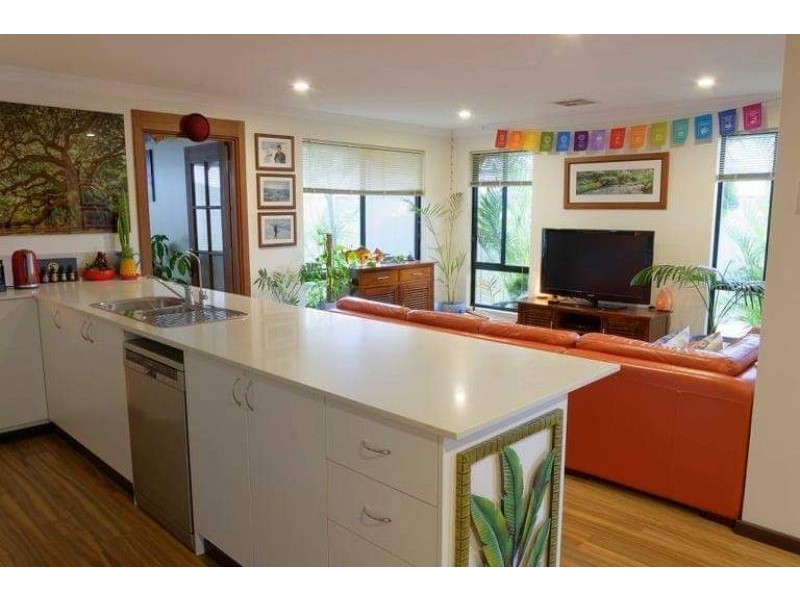 4 Gippsland Way, Banksia Grove WA 6031