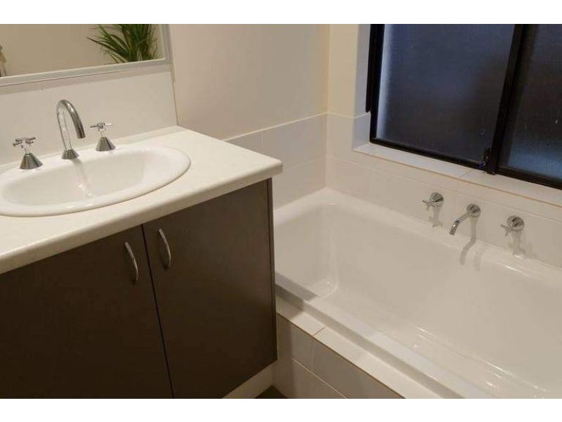 4 Gippsland Way, Banksia Grove WA 6031