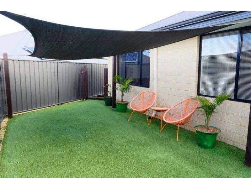 4 Gippsland Way, Banksia Grove WA 6031