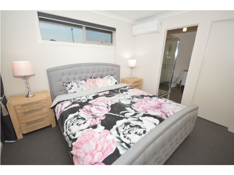 29 Pump House Crescent, Clyde VIC 3978