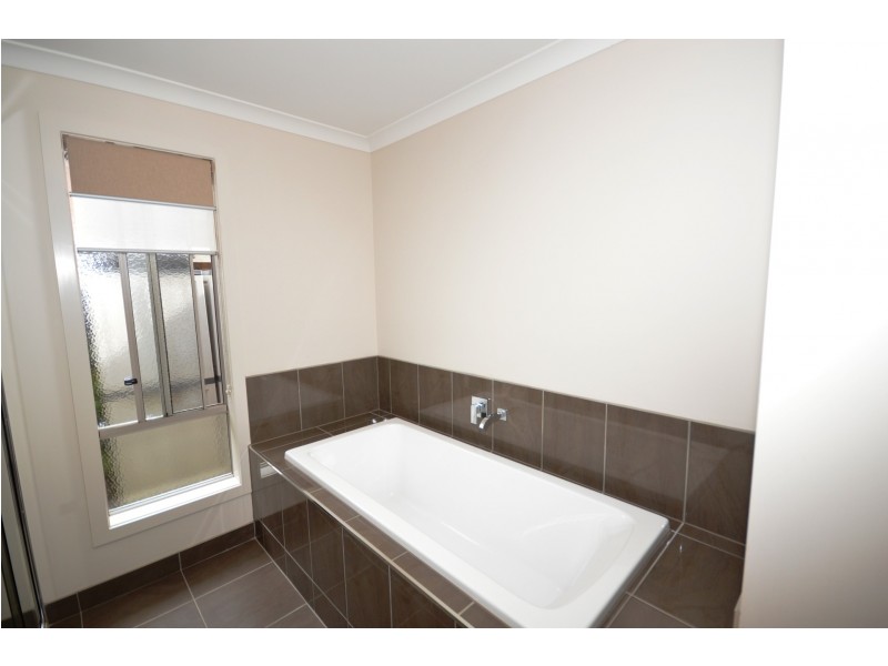 29 Pump House Crescent, Clyde VIC 3978