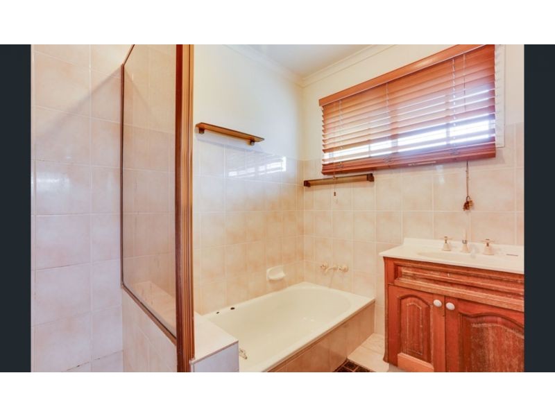 14 Shirley St, Redbank Plains QLD 4301