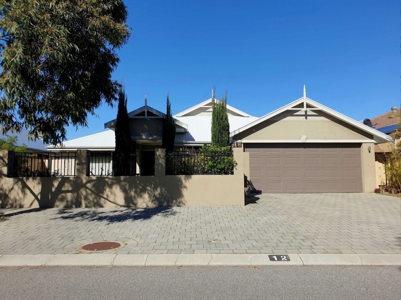 12 Willeroo Chase, Carramar WA 6031