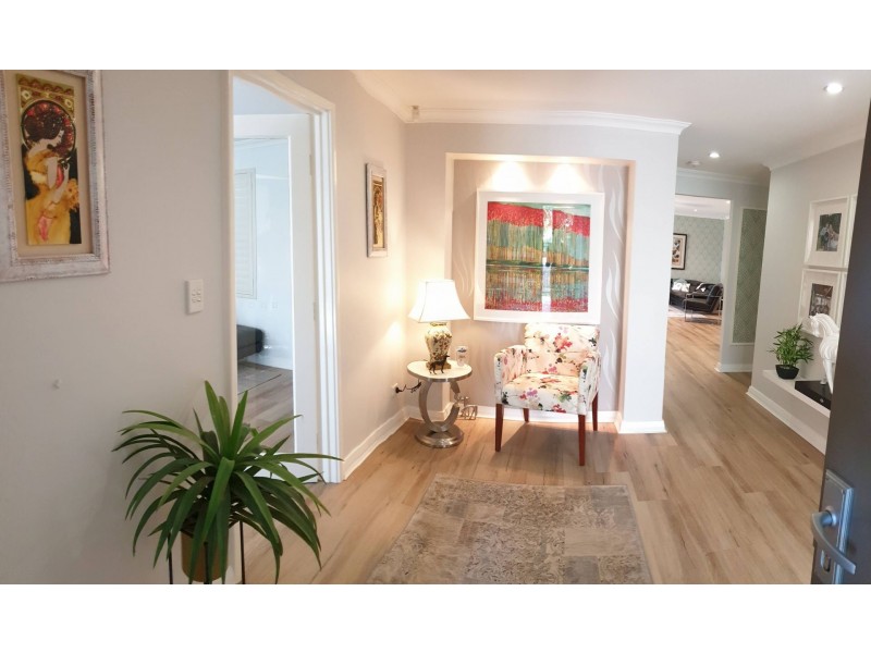 12 Willeroo Chase, Carramar WA 6031