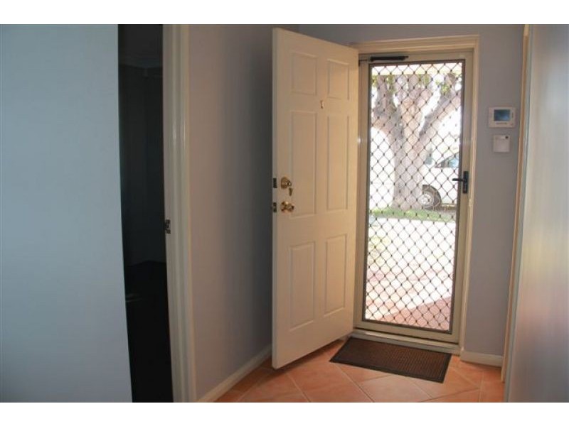 1/140 leake st, Belmont WA 6104