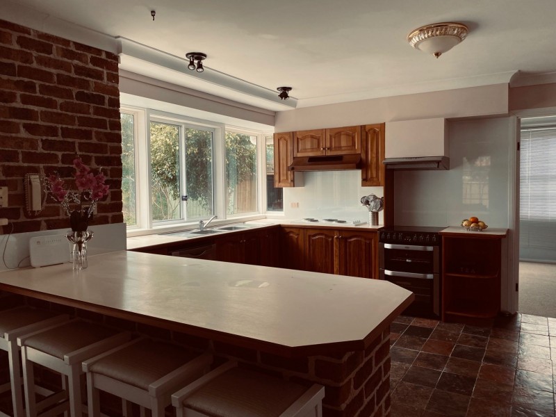 12 Allinga Drive, Oak Flats NSW 2529