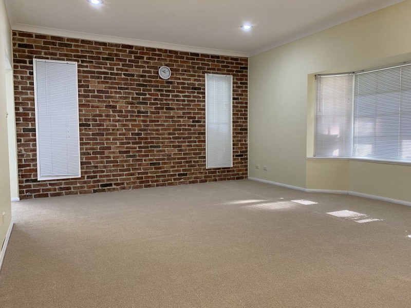 12 Allinga Drive, Oak Flats NSW 2529