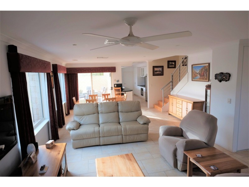 13b Roe court, Padbury WA 6025