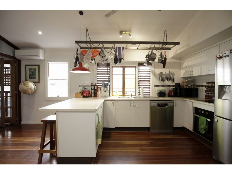 11 Ninth Ave, Railway Estate QLD 4810