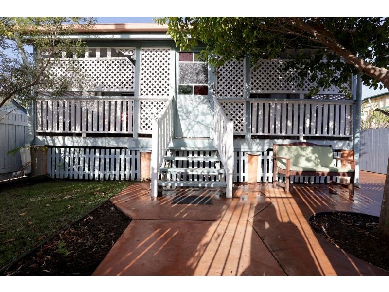 11 Ninth Ave, Railway Estate QLD 4810